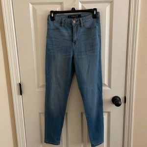 Light wash skinny jeans